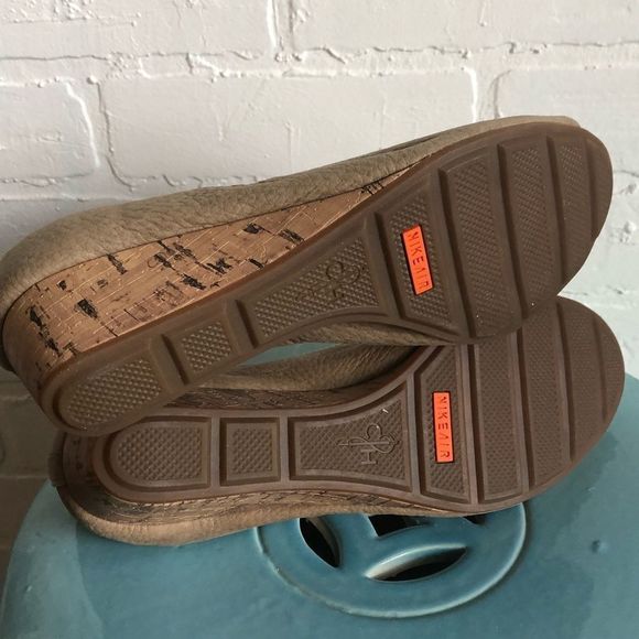 COLE Haan air tali OT 40 wedge pumps - new - Picture 4 of 5